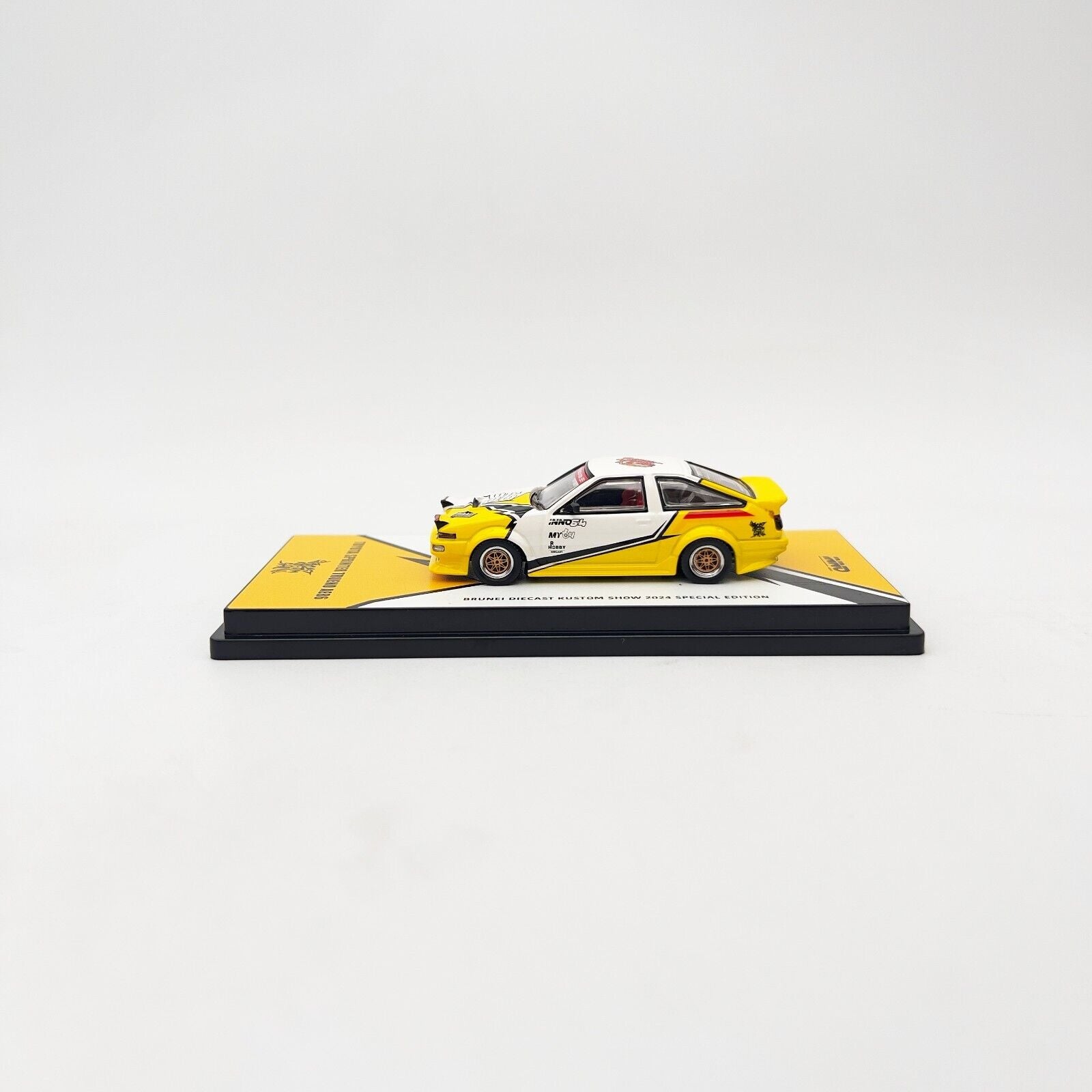 INNO64 1:64 Toyota Sprinter Trueno AE86 