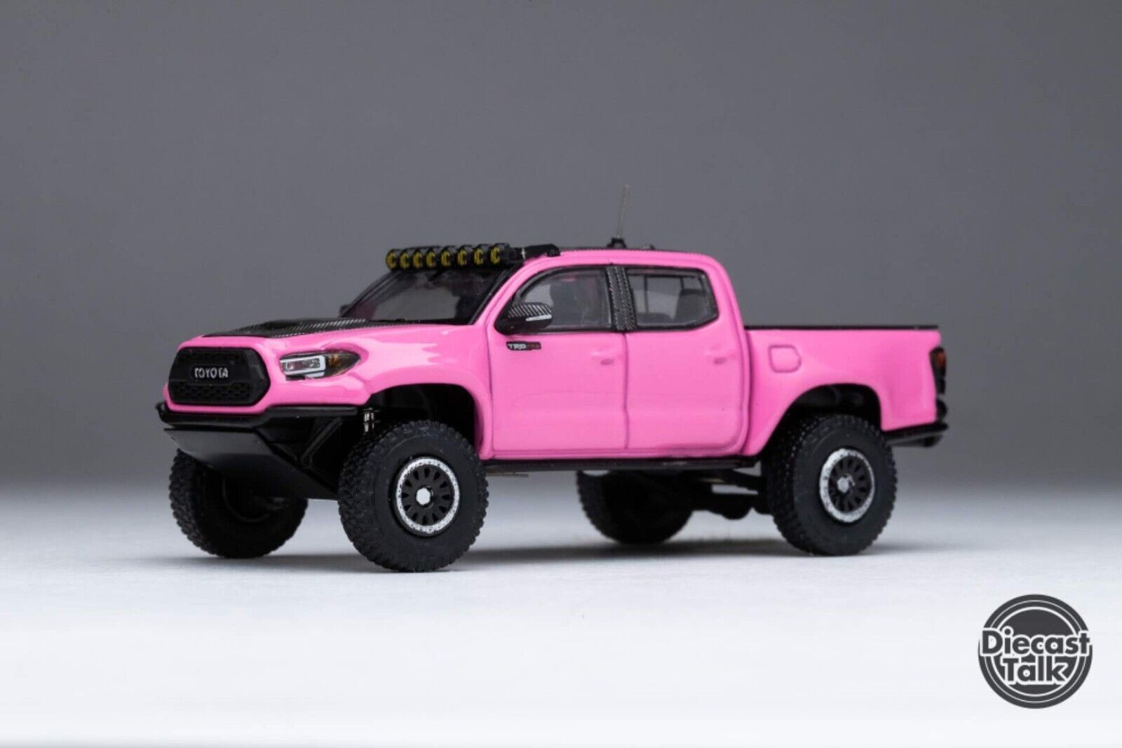TOYOTA TACOMA WIDEBODY with Suspension - Jurassic Park - GCD 1:64 EUR