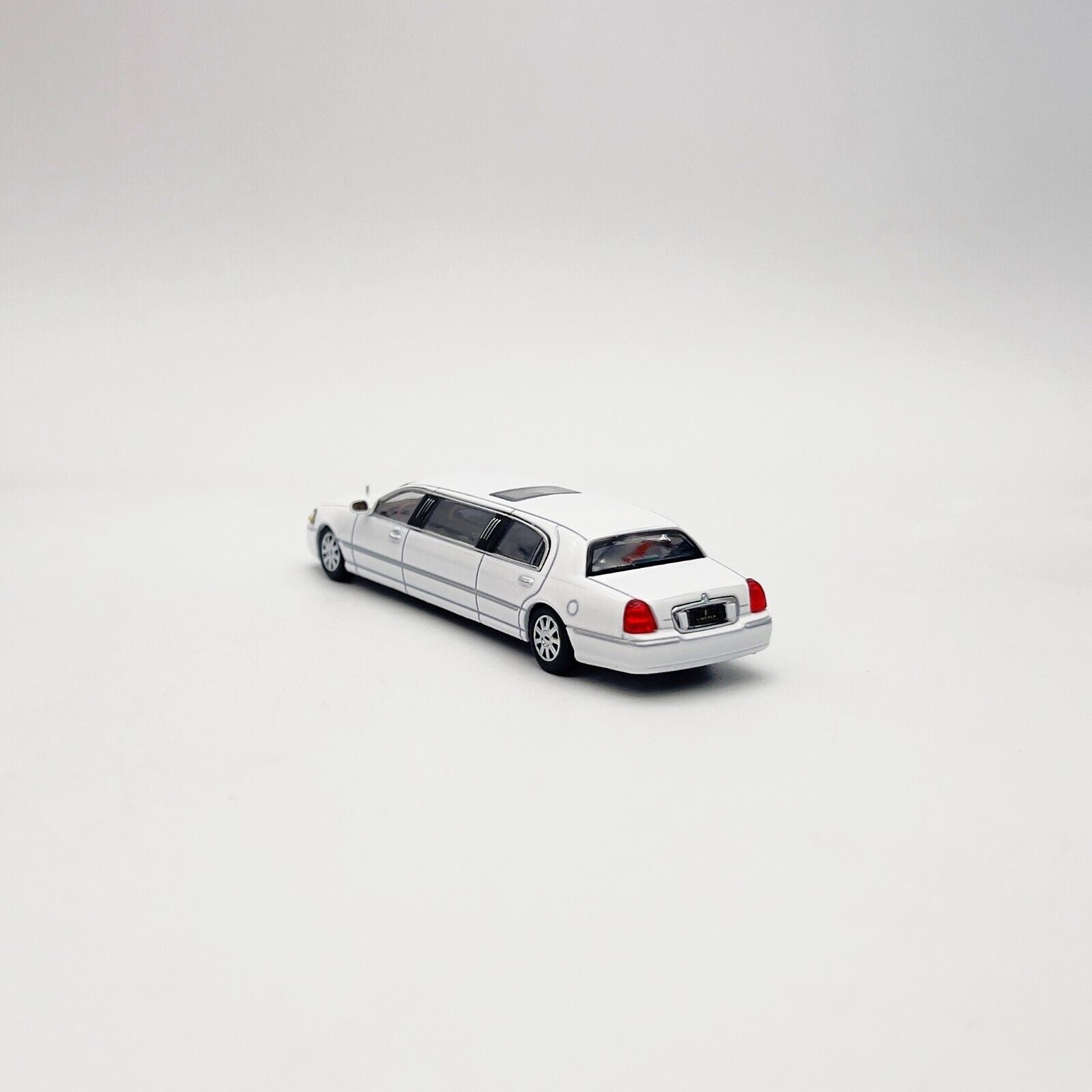 1/64 lincoln towncar 30台限定　ステアリング可動精密ミニカ 1/64 lincoln towncar 30台限定 ステアリング可動精密ミニカ 1